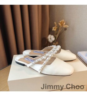 )Jimmy Choo(ジミーチュー)アマヤMule女性のパテントレザー製のものとパールのようなものだっ白