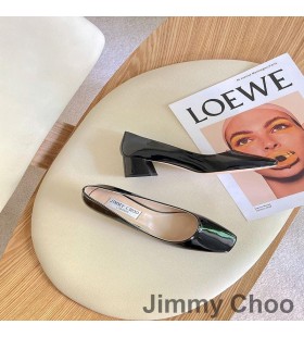 Jimmy Choo 기젤라 50 펌프는 여자 가죽으로 JC 상징 블랙