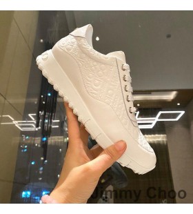 Jimmy Choo Monza 운동화는 여자 가죽 돋을새김된 로고를 가진 흰색