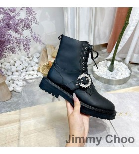 Jimmy Choo Cora Flatscreen Bestrijding Van Laarzen Vrouwen Kalfsleer Met Crystal Gesp Zwart